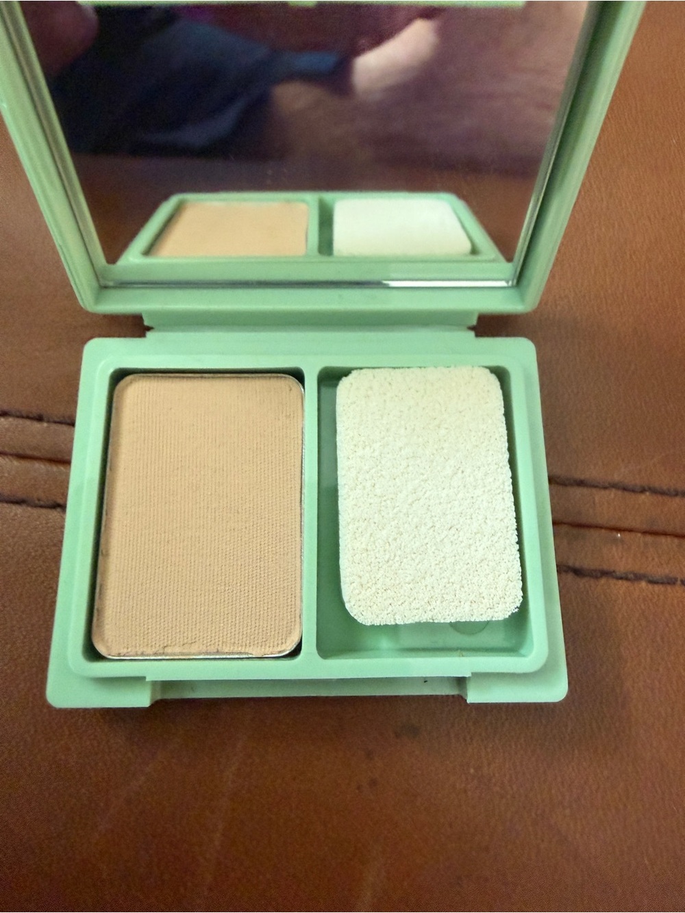 Clinique Pressed Powder Compact in Beige with Mint Case